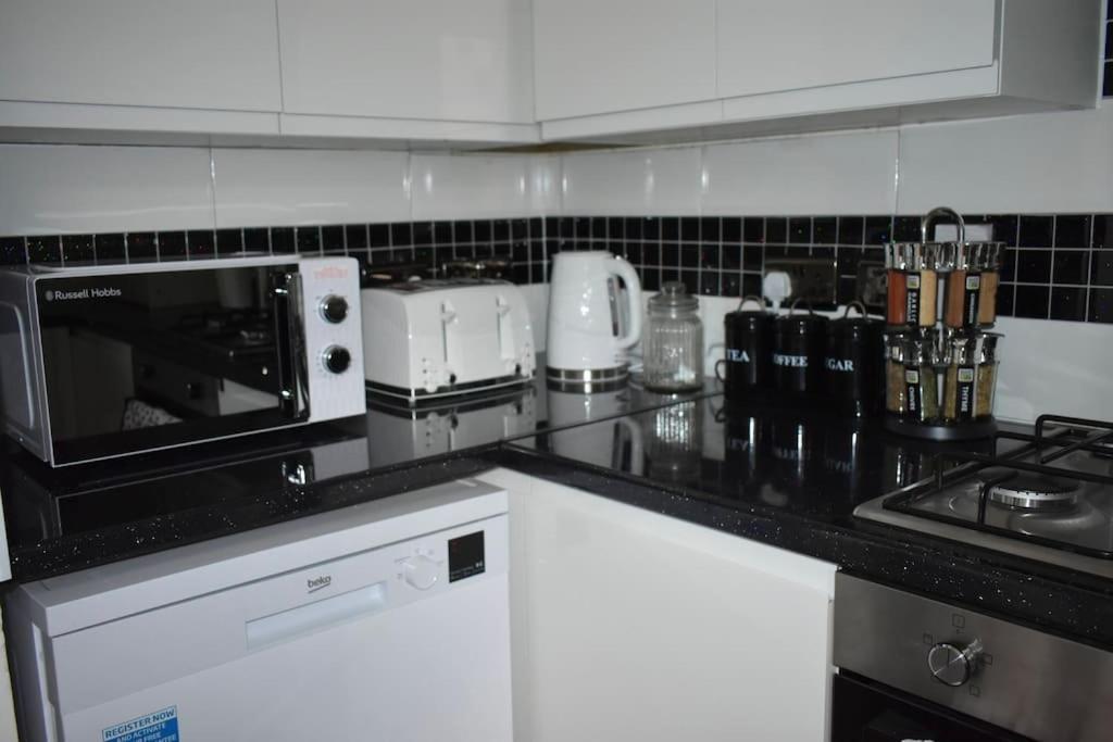 Tottenham Hotspurs Stays At The Gascoigne Suite Лондон Екстериор снимка